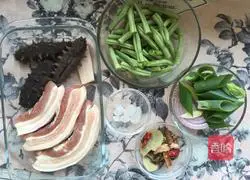 Illustration of how to make sea cucumber braised pork 1