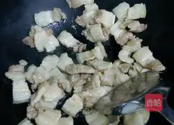 Illustration of how to make Hunan-style rice dumplings with meat covered 6