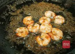 Illustration of how to make sugar-moistened shrimp 13