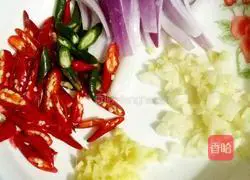 Illustration of how to make garlic crayfish 4