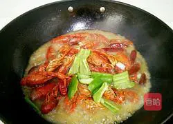 Thirteen-spice lobster recipe 10