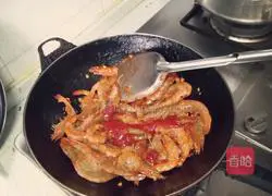 Illustration of how to make shrimps in tomato sauce 8