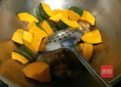 Illustration of how to cook pumpkin stewed chicken 5