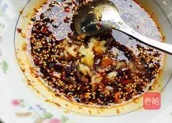 Illustration of how to make garlic white meat 11