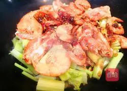 Illustration of how to cook shrimp fins in one pot 7