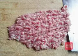 Illustration of how to make sea cucumber and fungus meatball soup 4