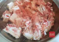 Illustration of how to make yam stewed spareribs 2