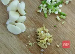 Illustration of how to make stir-fried spicy chicken 2