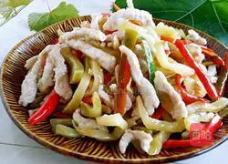 Illustration of how to stir-fry shredded pork with Hangzhou pepper and pickled mustard 13