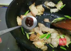  Illustration of how to make non-spicy twice-cooked pork 12