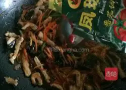 Illustration of how to make fish-flavored shredded pork 19