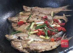 Stir-fried Diaozi Illustration of how to cook fish 7