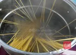 Illustration of how to make mushroom and beef pasta 9