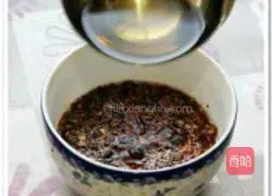 Illustration of how to make spicy chicken with saliva 7