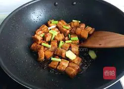 # Northeast# Pork Belly Stewed with Seaweed Buckle Recipe Illustration 7