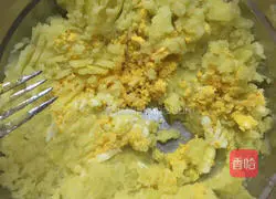 Illustration of how to make French ham mashed potatoes 3