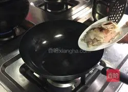 Illustration of how to make twice-cooked pork with garlic sprouts 5