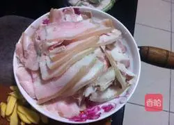 Illustration of how to make twice-cooked pork with spicy pepper and salt vegetables 1