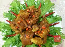 Illustration of how to make pork trotters with beer sauce 10