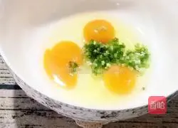 (Lantern Festival on the 15th day of the first lunar month) Illustration of how to make scrambled eggs with pea tips 4