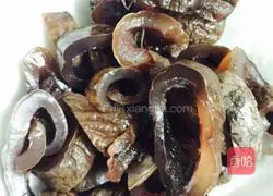 Illustration of how to stir-fry sea cucumber 4