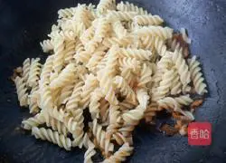 Illustration of how to make assorted meatballs with spiral pasta 16