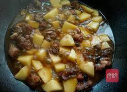 Illustration of how to make sweet and sour pork ribs and potatoes 4