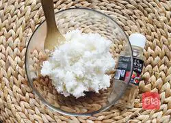 Illustration of how to make seafood sushi 2