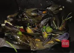 Illustration of how to stir-fry sea melon seeds 8