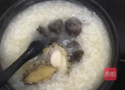 Illustration of how to make seafood porridge 6