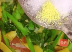 Illustration of how to stir-fry winter bamboo shoots with Fujian mustard greens 10