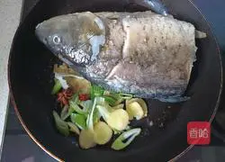 Illustration of how to cook fish stewed with fermented bean curd 7