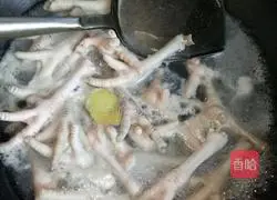 Illustration of how to make braised chicken feet 2