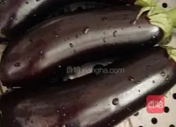 Illustration of how to make steamed eggplant with green onion 1