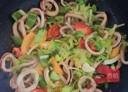 Illustration of how to stir-fry squid rings 9