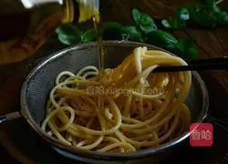 Illustration of how to make spaghetti with meat sauce 3