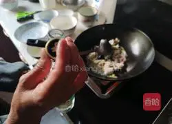 Illustration of how to make fried squid rolls with green onions 9