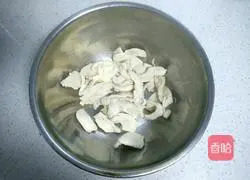 Illustration of how to make red oil chicken slices 5