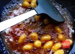 Illustration of how to make tomato sauce cornballs 5