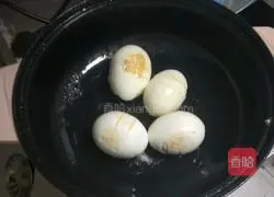 Stir-fried tiger with bean paste Illustration of how to make preserved eggs and potatoes 8