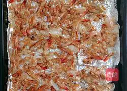 Illustration of how to make seafood baked rice 1