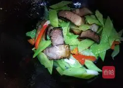 Illustration of how to make fried bacon with green bamboo shoots 8