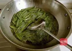 Illustration of how to make stir-fried green beans 6