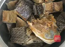 Illustration of how to braise salted fish 1