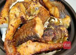 Illustration of how to make baked grass carp in casserole 6