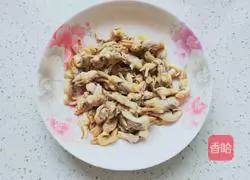 Illustration of how to make steamed razor clams with minced garlic 5