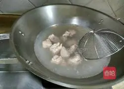 Illustration of how to make steamed pork ribs with braised rice flour 2