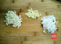 Illustration of how to make garlic crayfish 3