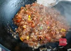 Illustration of how to make mushroom and beef pasta 6