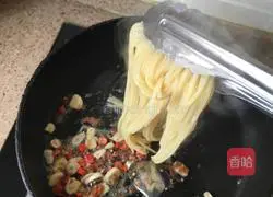 Illustration of how to make anchovy pasta 9